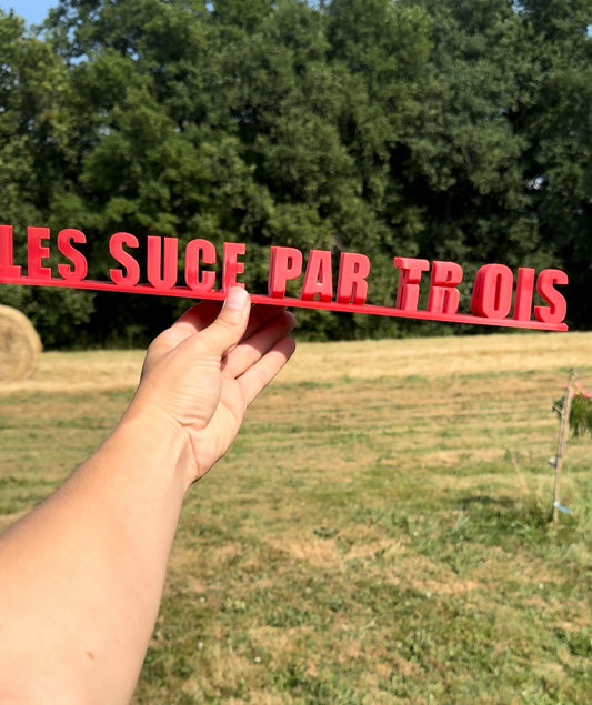 Laura les suce par trois ! 🍆🍆🍆